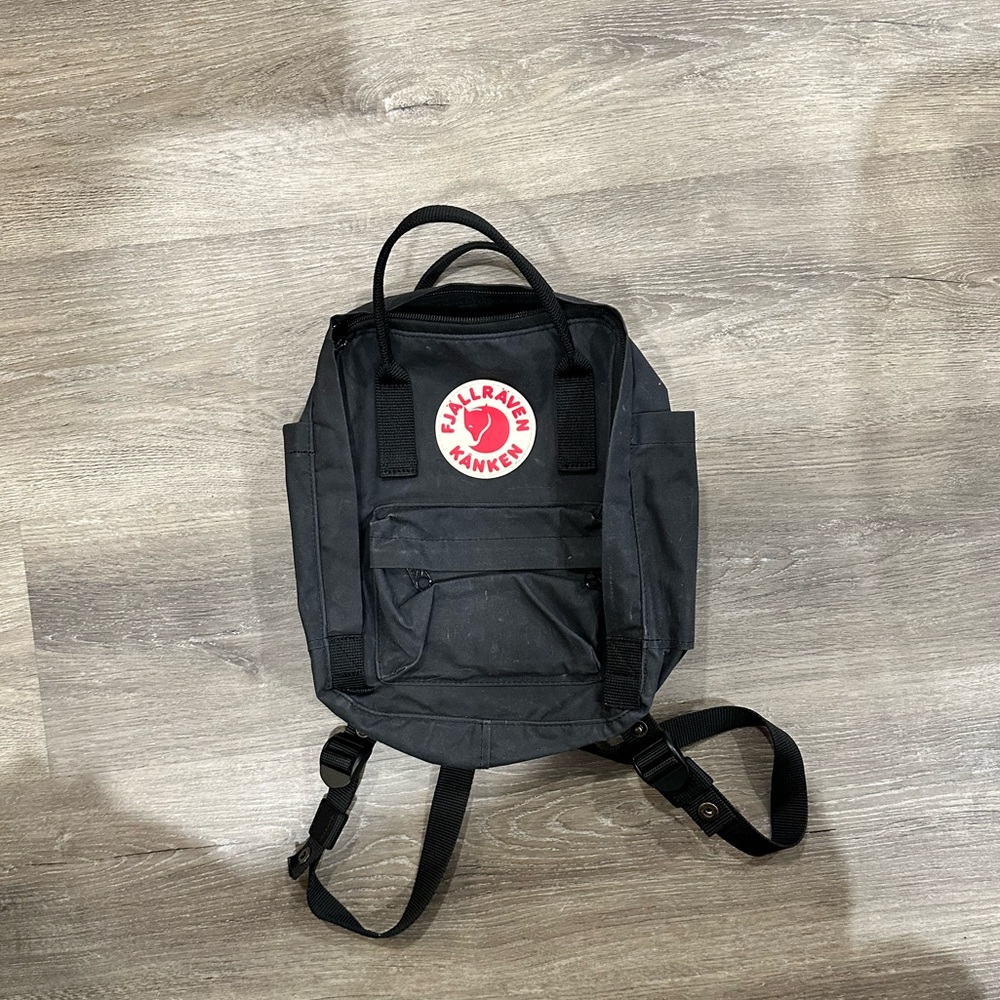 Fjallraven Kanken Mini Backpack 🖤🖤